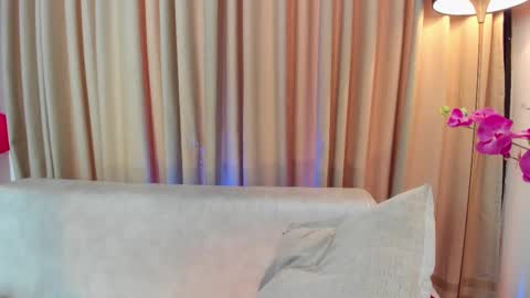 LisaHadwiin online show from 15, 2, 2025