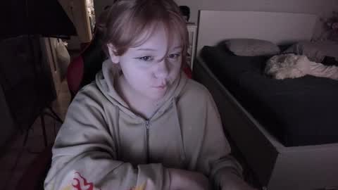 -Lisa- Help me to reach 100 thumbs up3 online show from 13, 2, 2025