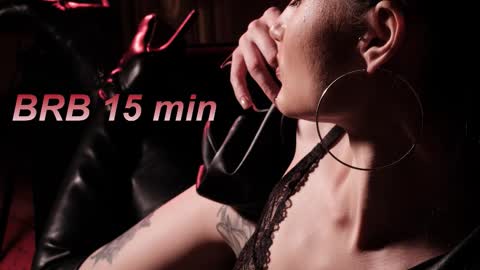 Snapshot of lisamooore chatting on 7, 11, 2025 Lisa Moore online show from 7, 11, 2025