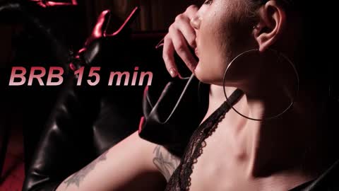 Snapshot of lisamooore chatting on 29, 11, 2025 Lisa Moore online show from 29, 11, 2025