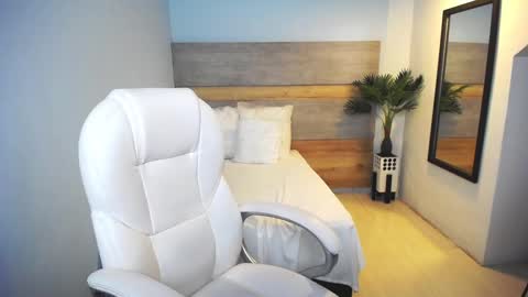 Liseth Fox online show from 4, 2, 2025