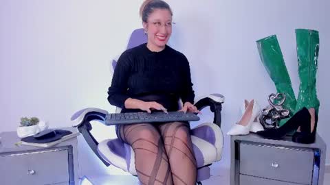 Lissa Kim online show from 12, 7, 2026