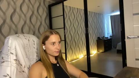 Snapshot of litle_girl05 chatting on 17, 7, 2026 LUNA online show from 17, 7, 2026