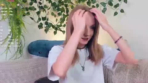 Snapshot of little__caprice chatting on 16, 6, 2026 Bella online show from 16, 6, 2026