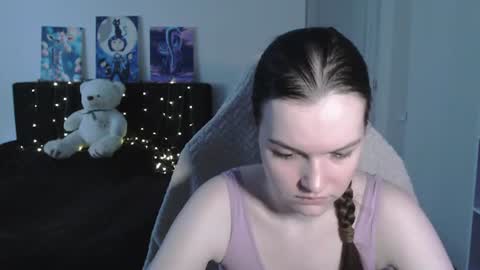 Snapshot of little__flowers chatting on 4, 7, 2026 little__flowers online show from 4, 7, 2026