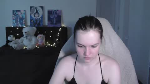 Snapshot of little__flowers chatting on 6, 7, 2026 little__flowers online show from 6, 7, 2026