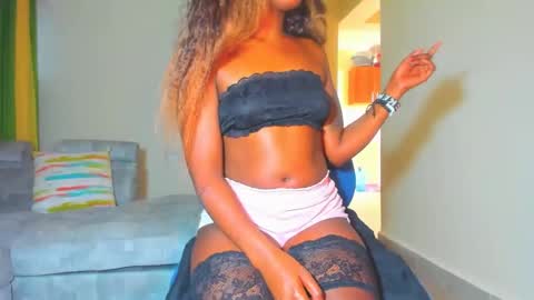 Snapshot of little_africa chatting on 1, 1, 2025 little_africa online show from 1, 1, 2025