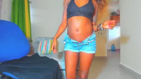 Snapshot of little_africa chatting on 3, 1, 2025 little_africa online show from 3, 1, 2025