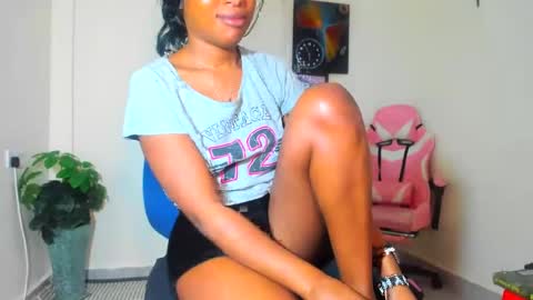 Snapshot of little_africa chatting on 8, 3, 2025 little_africa online show from 8, 3, 2025