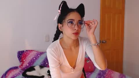 Snapshot of little_angelito2 chatting on 28, 10, 2025 TU ANGELITO online show from 28, 10, 2025