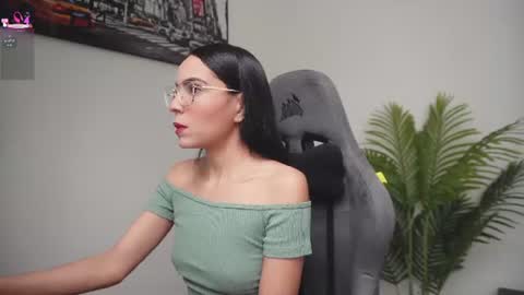 Snapshot of little_eli chatting on 15, 6, 2026 Help me reach 100 likes online show from 15, 6, 2026