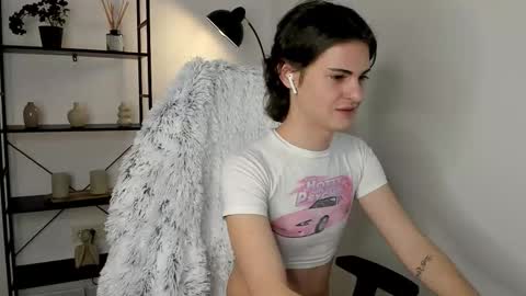 Snapshot of little_femb0y chatting on 4, 2, 2026 Daniel online show from 4, 2, 2026