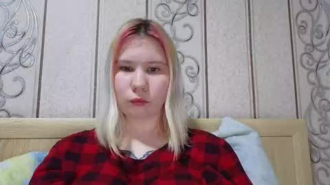 Snapshot of little_kitsune chatting on 25, 11, 2025 Rachel online show from 25, 11, 2025