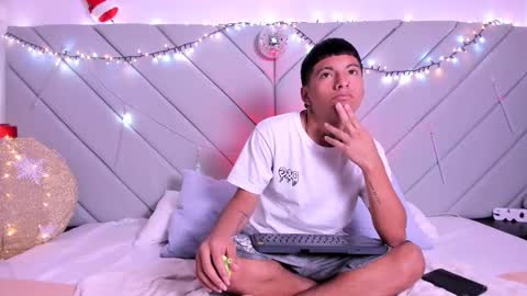 little_kris1 online show from 4, 12, 2025