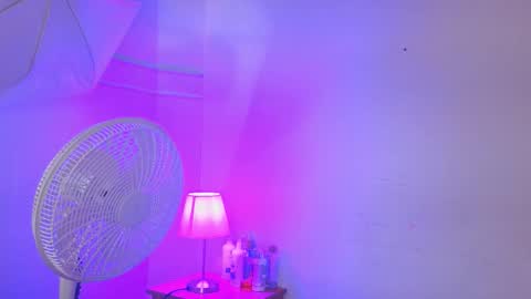 Snapshot of little_lilith_apple chatting on 23, 11, 2025 little_lilith_apple online show from 23, 11, 2025