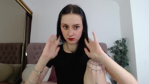 little_mollee online show from 2, 12, 2025