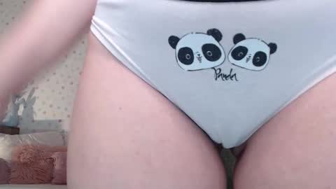 Snapshot of little_pearl_ chatting on 11, 10, 2025 Adaline online show from 11, 10, 2025