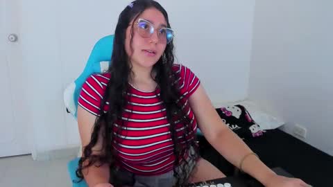 Snapshot of little_sparkles_0f_l0v3 chatting on 23, 11, 2025 Laire online show from 23, 11, 2025