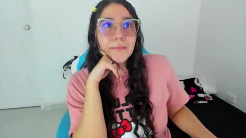 Snapshot of little_sparkles_0f_l0v3 chatting on 24, 11, 2025 Laire online show from 24, 11, 2025