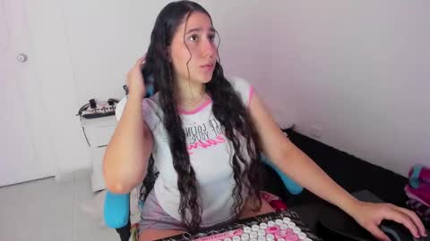 Snapshot of little_sparkles_0f_l0v3 chatting on 30, 11, 2025 Laire online show from 30, 11, 2025