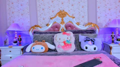 Snapshot of littlecuties chatting on 7, 12, 2024 Violet Alyson online show from 7, 12, 2024