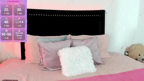 Snapshot of littlecuties chatting on 4, 11, 2025 Violet Alyson online show from 4, 11, 2025