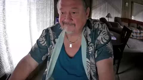 Littled83057 online show from 4, 2, 2025