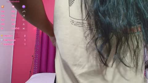 Snapshot of littlee_emilyy_ chatting on 23, 1, 2025 Emily  online show from 23, 1, 2025