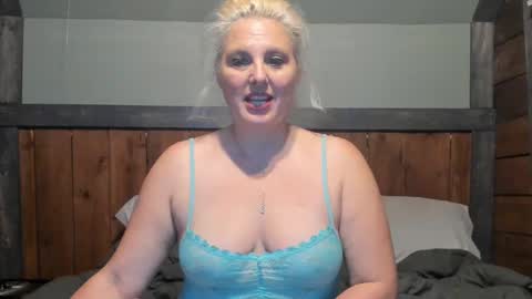 Snapshot of littlelisa1 chatting on 8, 3, 2025 lisanixs online show from 8, 3, 2025