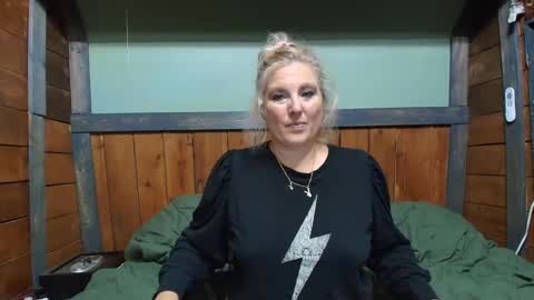 Snapshot of littlelisa1 chatting on 7, 10, 2025 lisanixs online show from 7, 10, 2025
