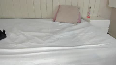 im olivia IG littleolivia01 online show from 3, 2, 2025