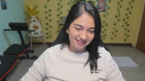 Mia  Wednesday to Sunday 730 am to 1030 am Colombian Hour D online show from 15, 1, 2026