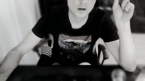 Snapshot of littleprince87 chatting on 21, 10, 2025 littleprince87 online show from 21, 10, 2025