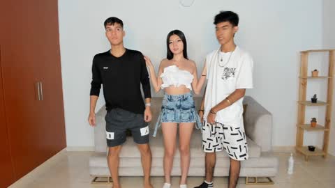 - Eileen - Izzy - Stiven online show from 4, 2, 2025