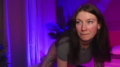 Snapshot of liv_fay chatting on 21, 11, 2025 Liv 3 online show from 21, 11, 2025