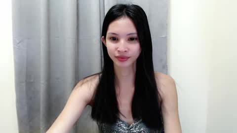 Snapshot of liviacum_ chatting on 24, 11, 2025 Lvia online show from 24, 11, 2025