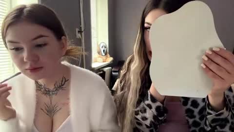 Snapshot of livmassey chatting on 27, 3, 2026 Lara and Lora online show from 27, 3, 2026