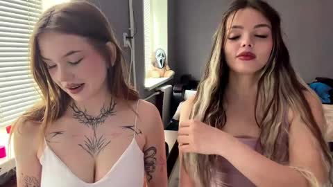 Snapshot of livmassey chatting on 27, 3, 2026 Lara and Lora online show from 27, 3, 2026