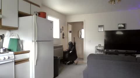 Snapshot of livmirage chatting on 8, 10, 2025 Liv Mirage online show from 8, 10, 2025