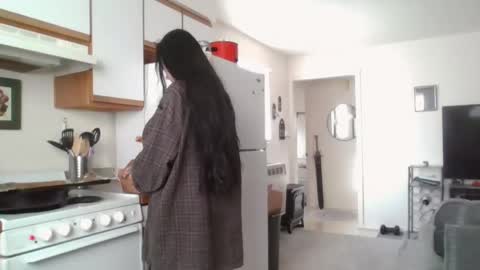 Snapshot of livmirage chatting on 4, 11, 2025 Liv Mirage online show from 4, 11, 2025