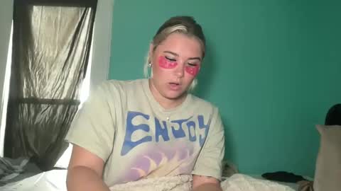 Snapshot of livvymack chatting on 16, 10, 2025 Livvy online show from 16, 10, 2025