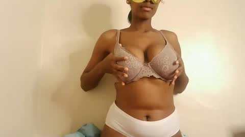 Snapshot of liz_lovie chatting on 13, 5, 2026 liz_lovie online show from 13, 5, 2026