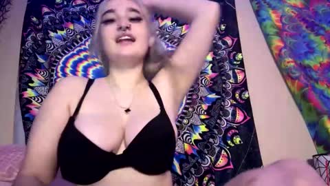 Lizz  online show from 8, 2, 2025