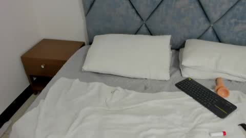 Snapshot of lizz_luna chatting on 28, 12, 2024 lizz_luna online show from 28, 12, 2024