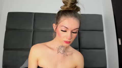 Snapshot of lizz_luna chatting on 7, 10, 2025 lizz_luna online show from 7, 10, 2025