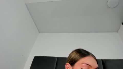 Snapshot of lizz_luna chatting on 17, 10, 2025 lizz_luna online show from 17, 10, 2025