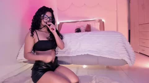 Snapshot of lm_kloeeh chatting on 27, 9, 2025 Kloe see you 28-11  to celebrate my birthday online show from 27, 9, 2025