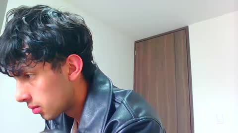 logaan_grey online show from 4, 1, 2025