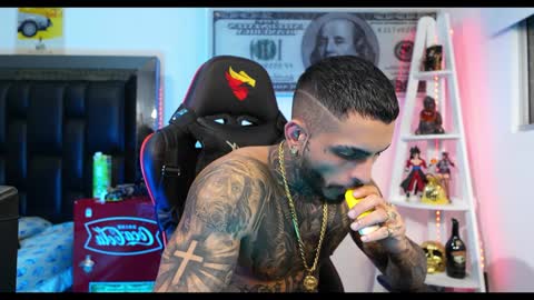 logan_hugh8 online show from 13, 12, 2024