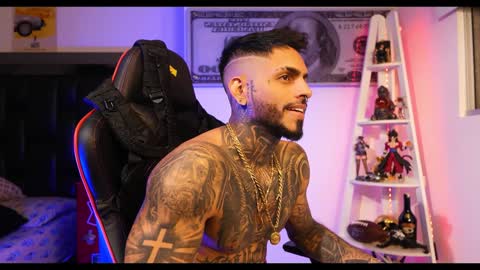 logan_hugh8 online show from 29, 1, 2025